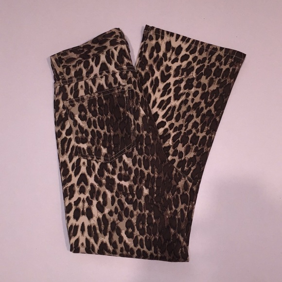 Juniors size 7/8 Leopard Cropped/Capri Pants XOXO - Picture 3 of 6